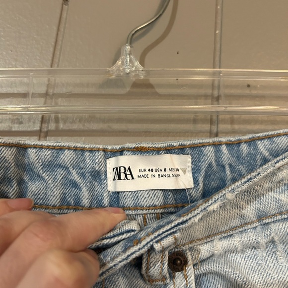 Zara Denim - ZARA Light Wash Denim Jeans distressed